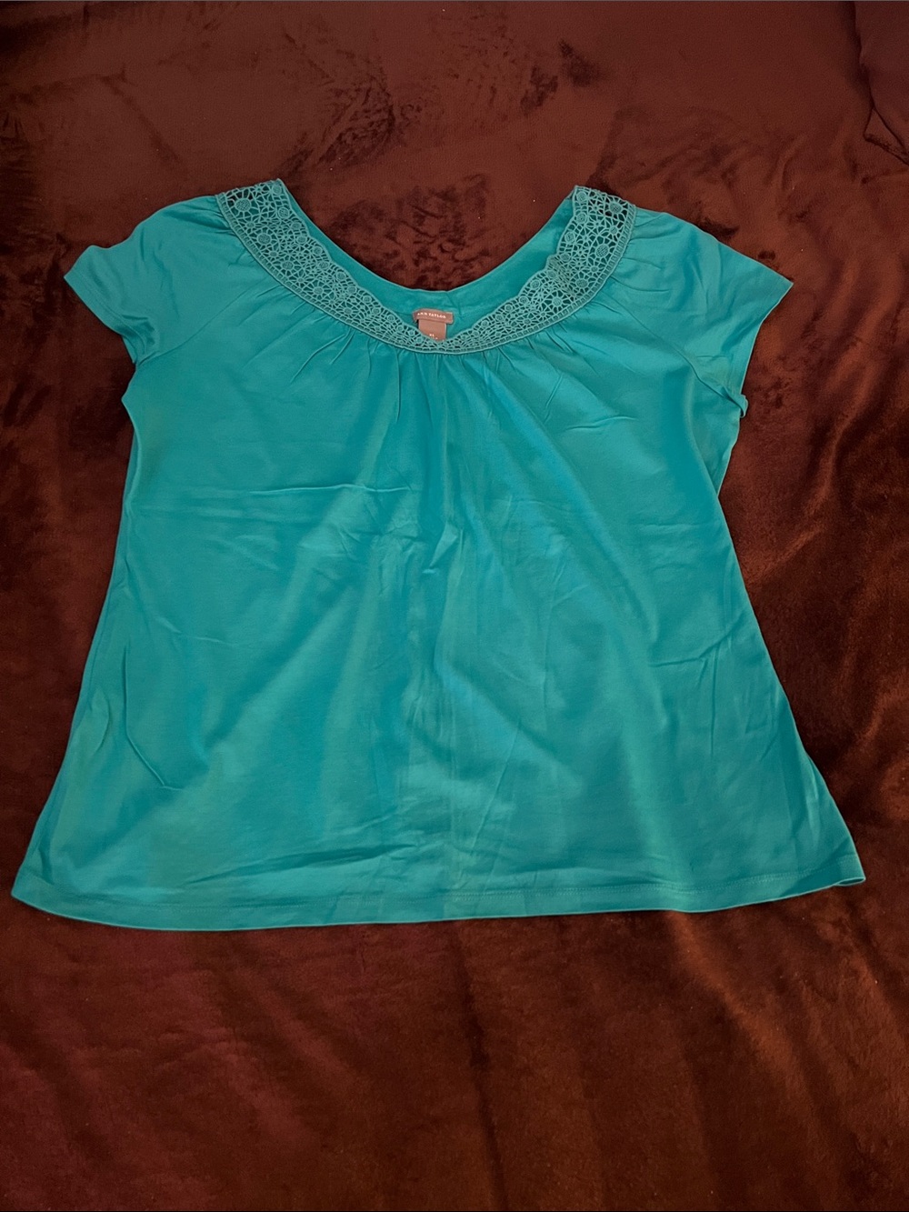 EUC Ann Taylor Teal Crochet Trim Short Sleeve Top
